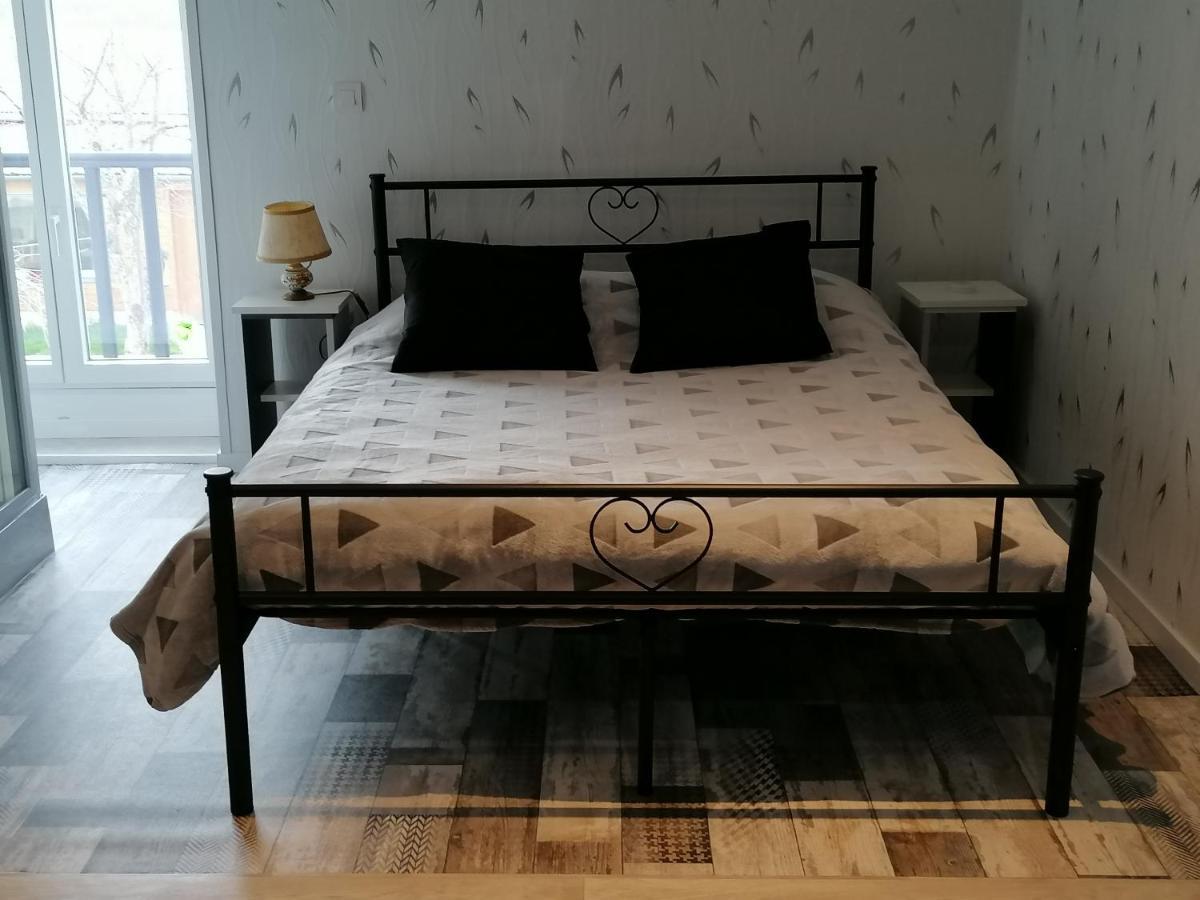 Chambre d'hôtes Bleigny-le-Carreau Extérieur photo